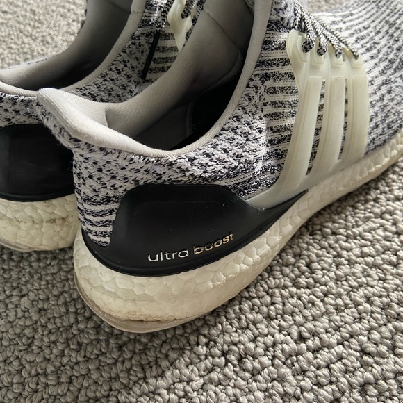 Adidas Ultra Boost Sneakers authentic Size 6.5 Mens / 8.5 Womens - Picture 5 of 7